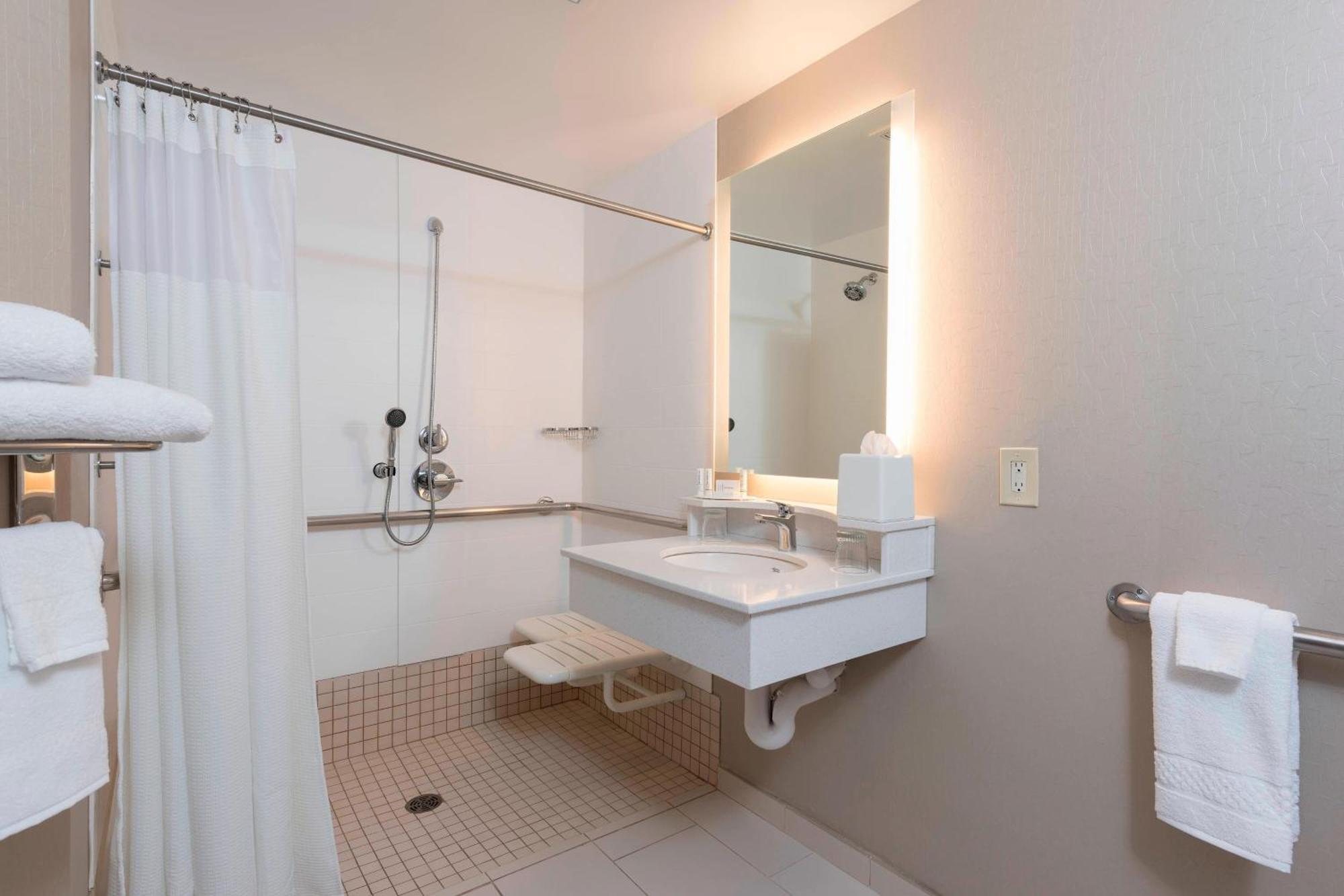 Springhill Suites Grand Rapids North Walker Buitenkant foto