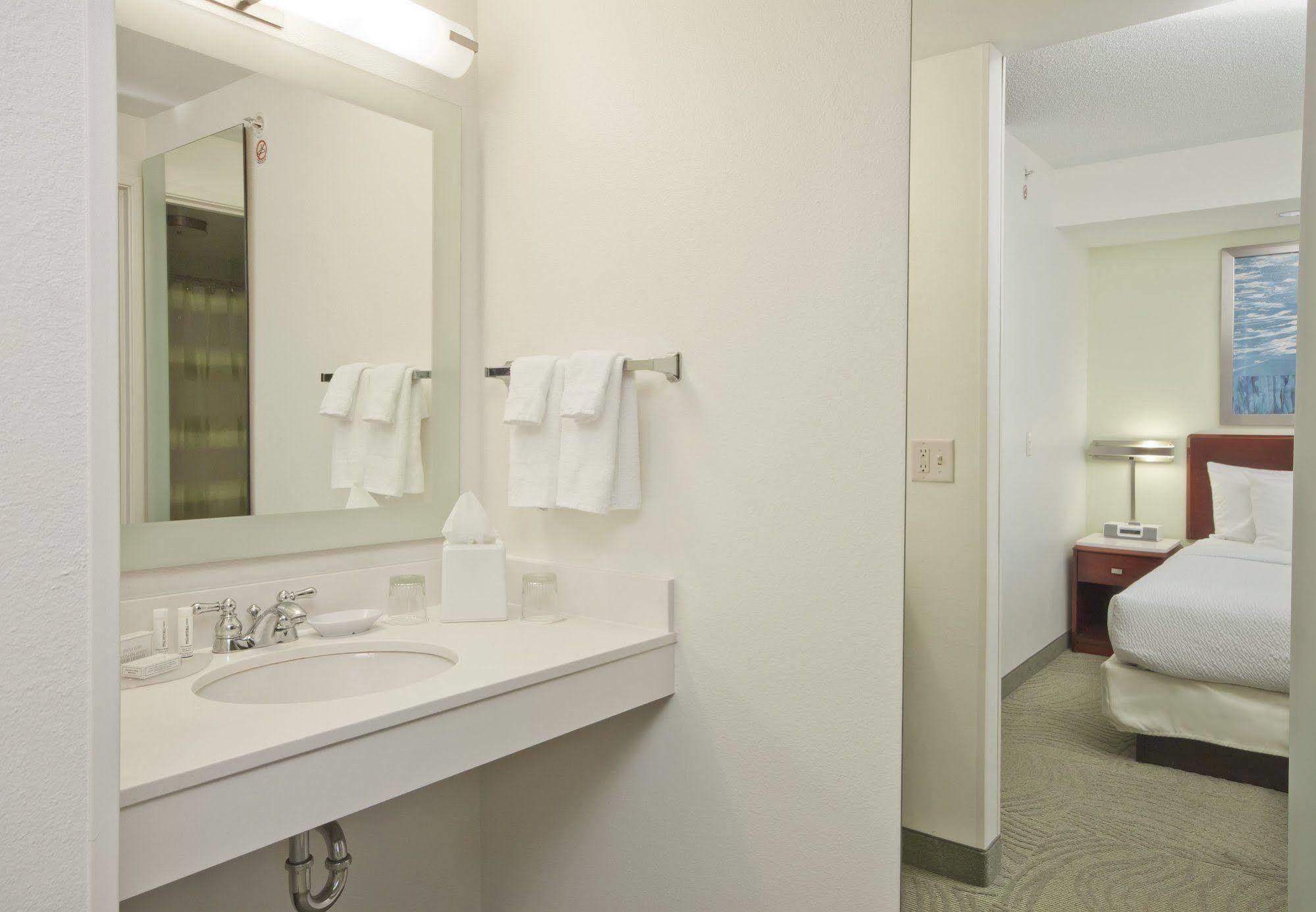 Springhill Suites Grand Rapids North Walker Buitenkant foto
